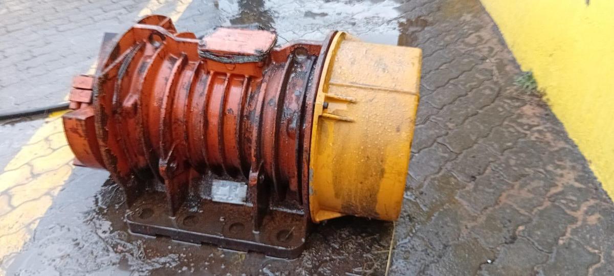 Used 13KW VIBRATING MOTOR (USED)