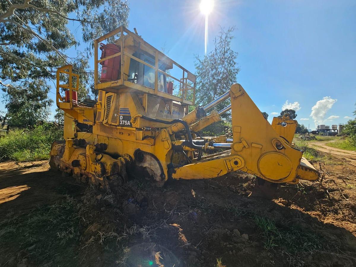 Used D375A KOMATSU DOZER (STRIPPING)