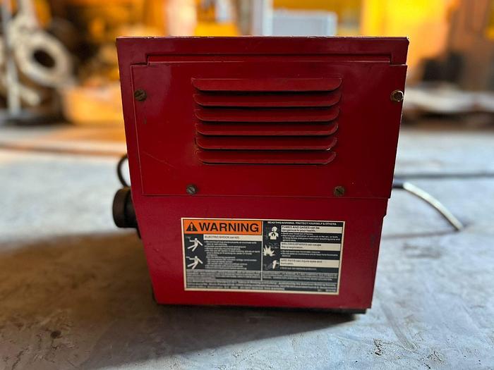 Used LINCOLN LN-7 CO2 WELDER WIRE FEEDER(NOT TESTED)