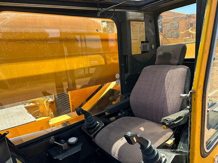 Used KRUPP KMK 5120 ALL TERRAIN 120 TON CRANE (RUNNER)