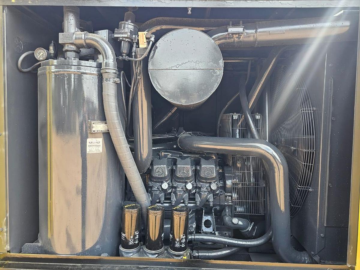 Used ATLAS COPCO XAS 495 MOBILE COMPRESSOR WITH MERCEDES BENZ ENGINE - OPERATIONAL