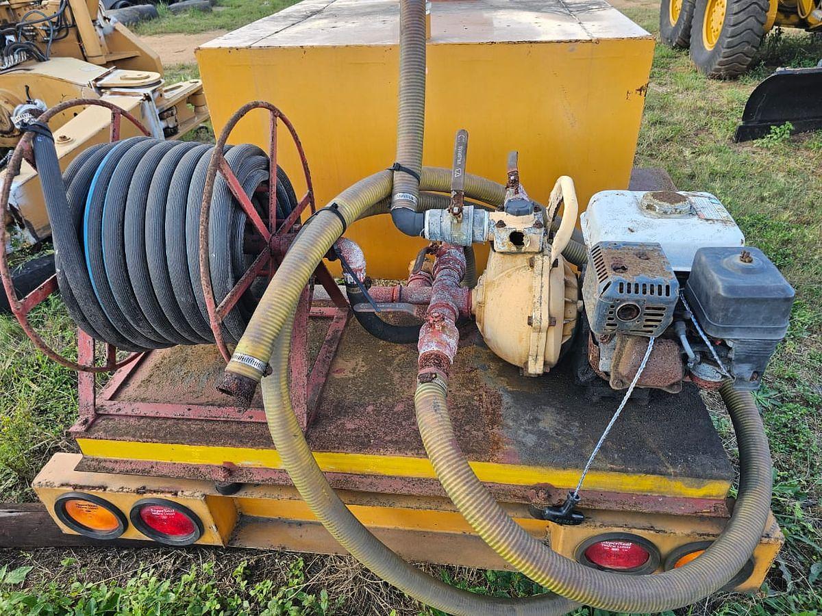 Used 850 LITRE SINGLE AXLE WATER TANKER TRAILER