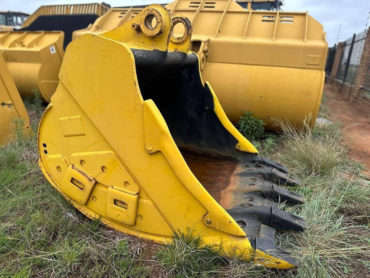 Used EXCAVATOR BUCKET