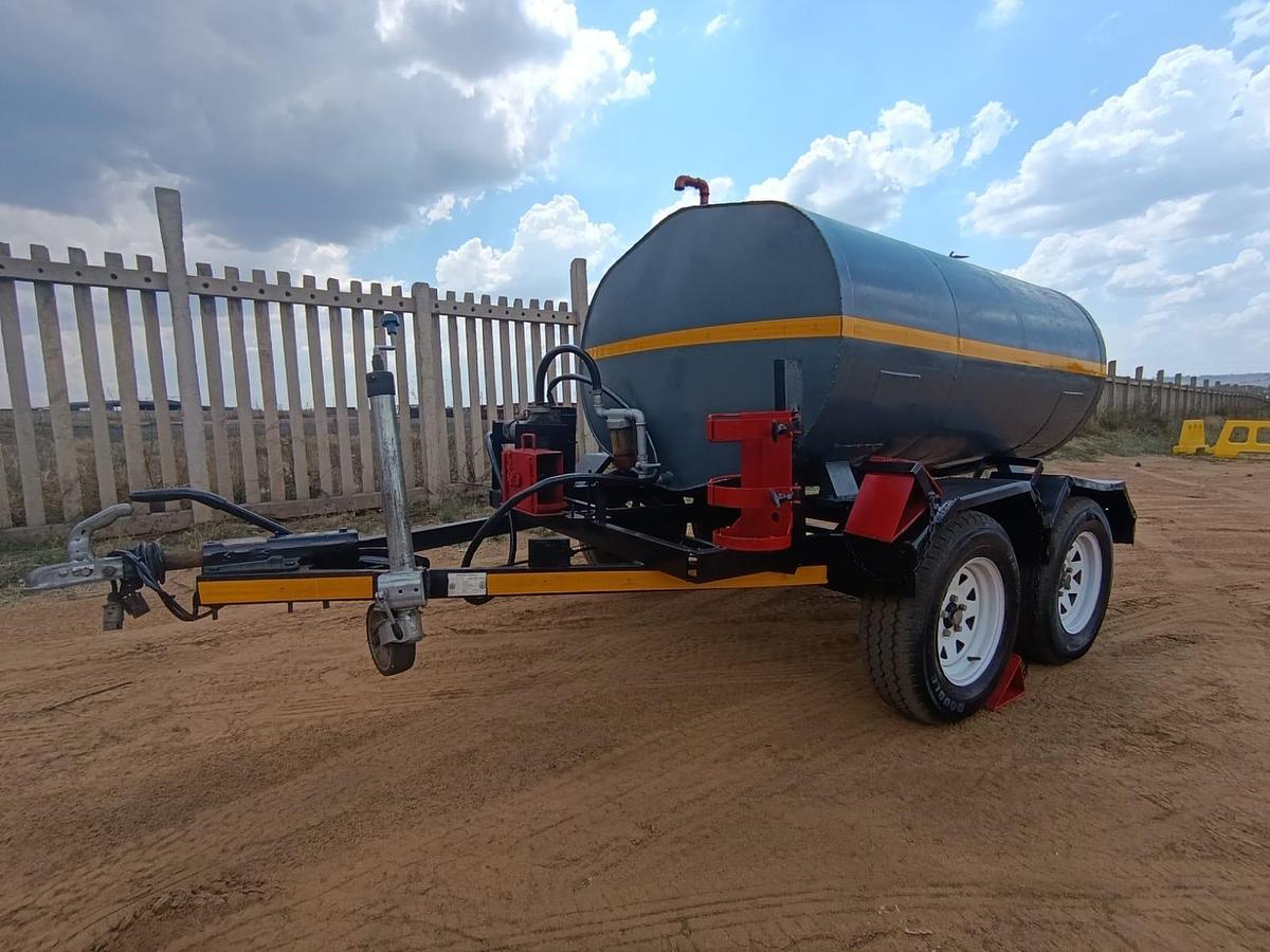 Used HEAVY DUTY 2500 LITRE DIESEL BOWSER TRAILER WITH PUMP & METER- USED CONDITION