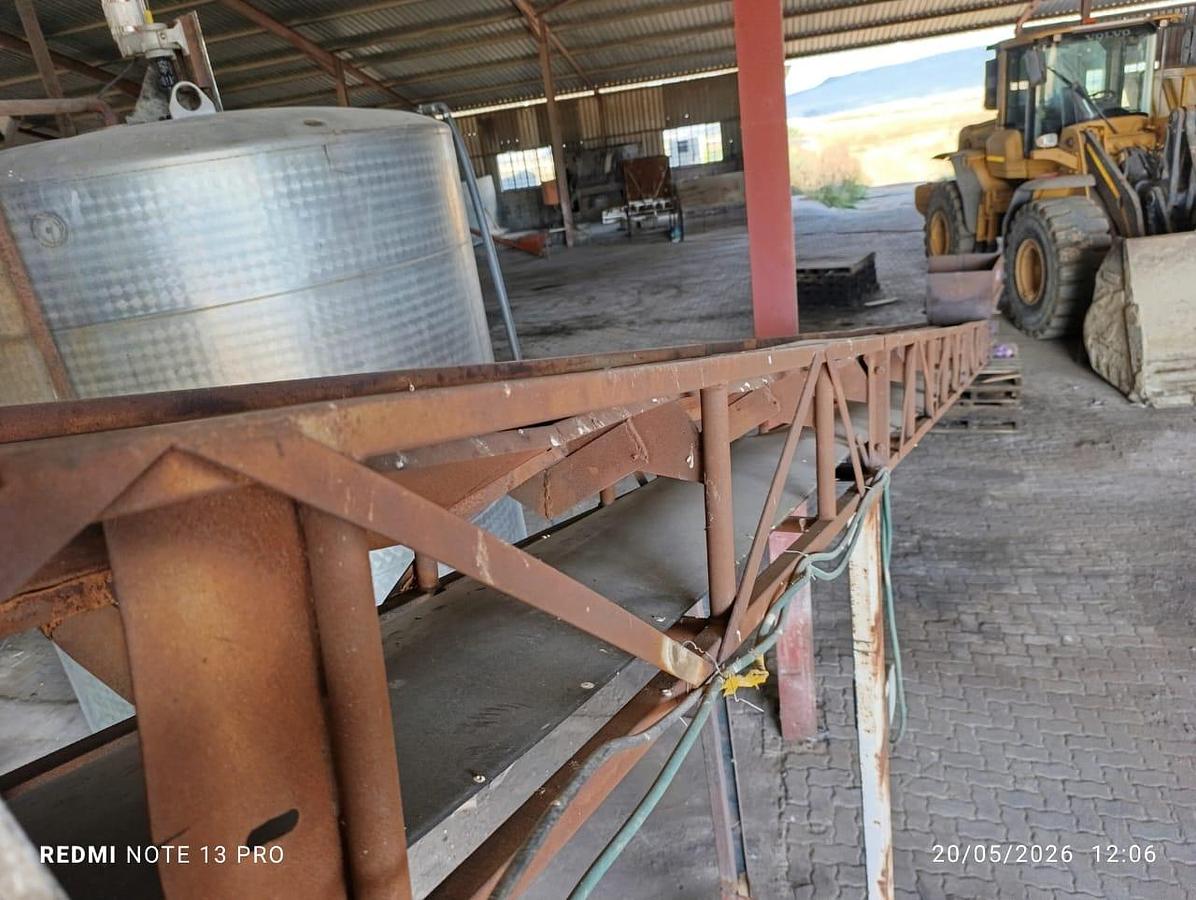 Used 5500L MIXING TANK, AGITATOR WITH 8 METER CONEYOR STRUCTURE