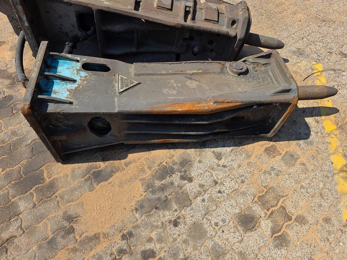 Used MSB HYDRALIC PECKERS BIG & SMALL (USED)