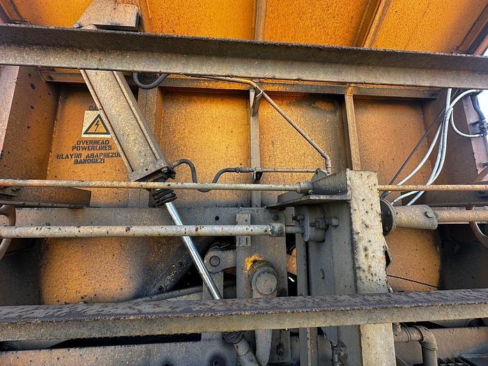 Used RDS BOTTOM SIDE DISCHARGE HOPPER