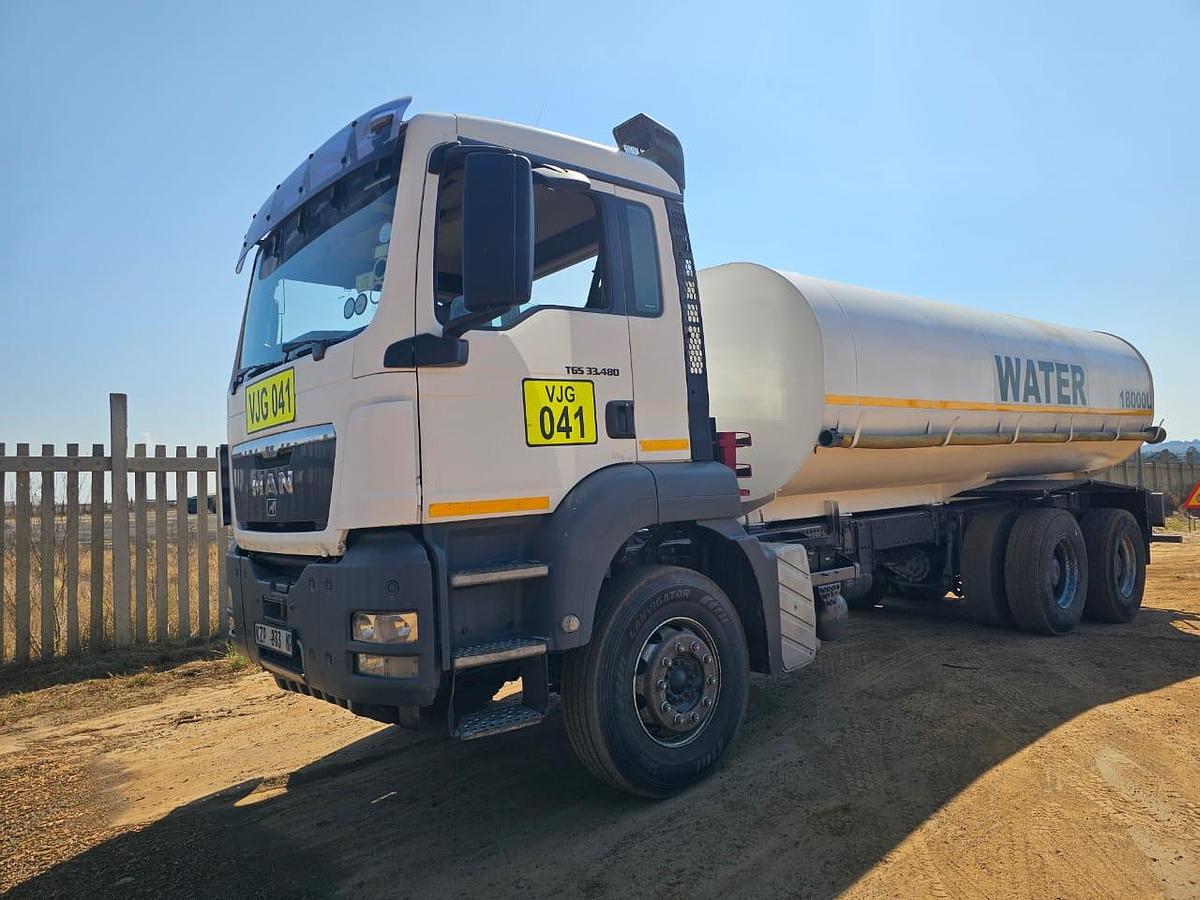 Used 18 000 LITRE WATER TRUCK