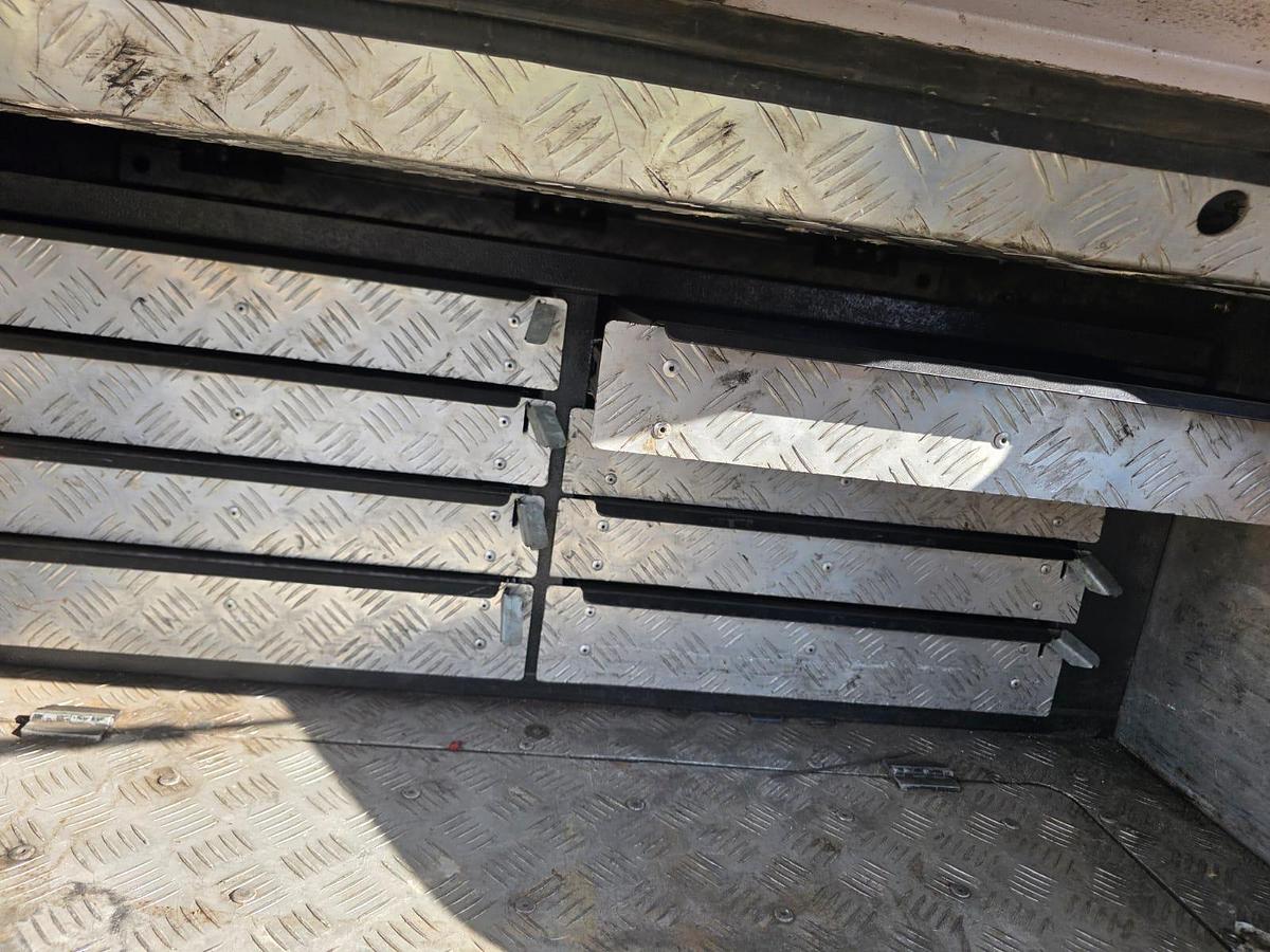 Used BIG ALUMINUM BAKKIE TOOL BOX (USED)