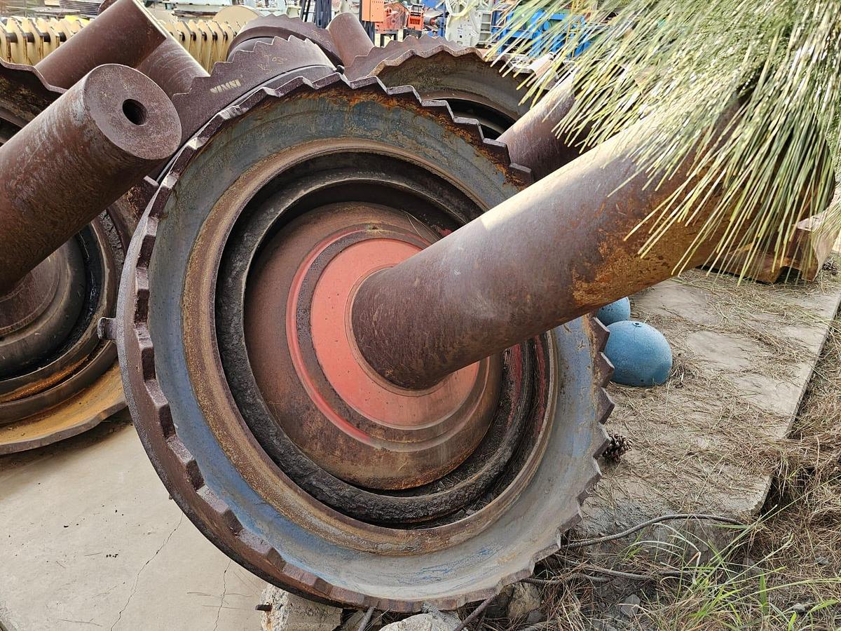 Used CONE CRUSHER HEAD CENTER & MAIN SHAFT