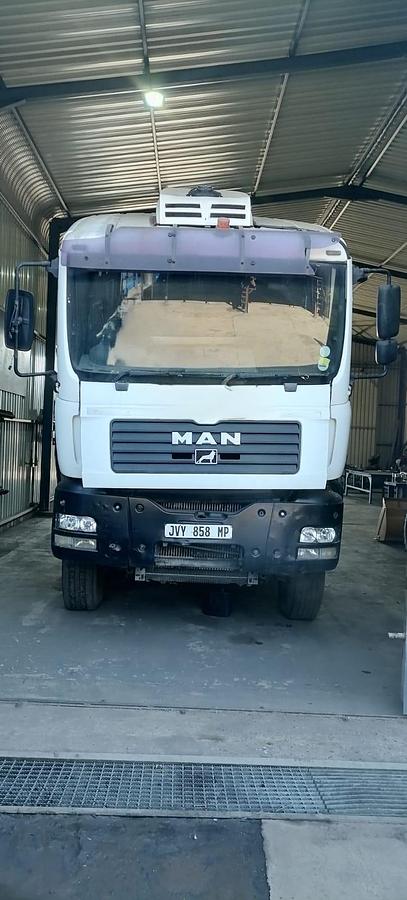 Used 18 000 LITRE WATER TRUCK