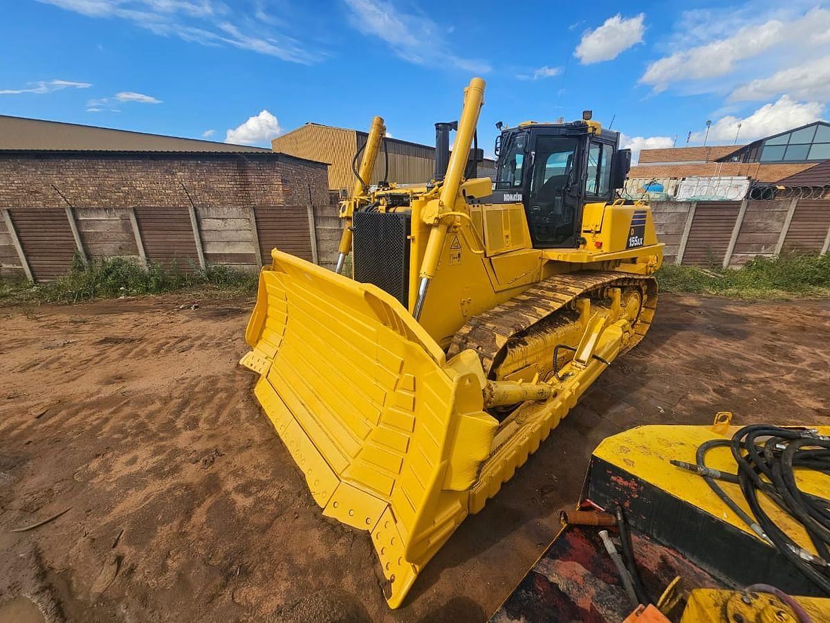Used KOMATSU D155AX TRACKED DOZER - OPERATIONAL