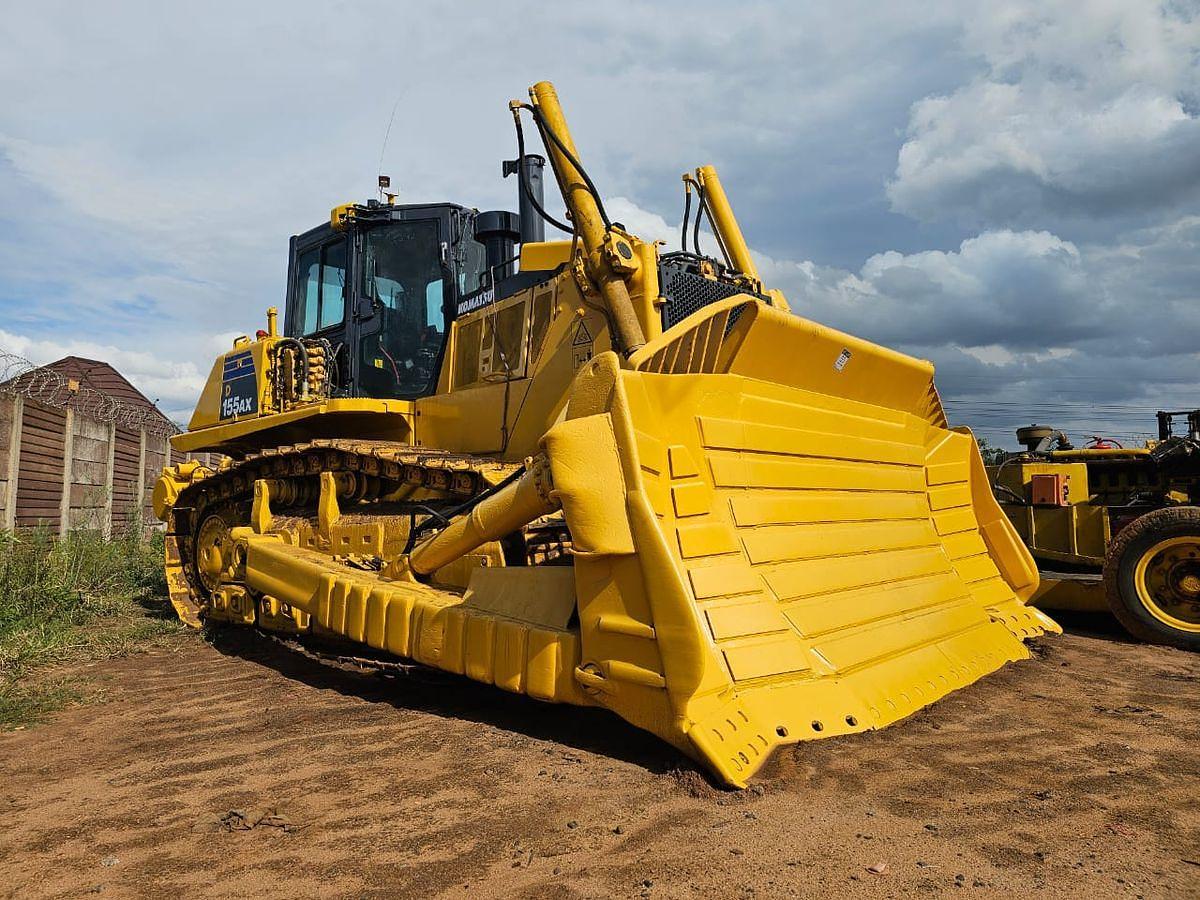 Used KOMATSU D155AX TRACKED DOZER - OPERATIONAL