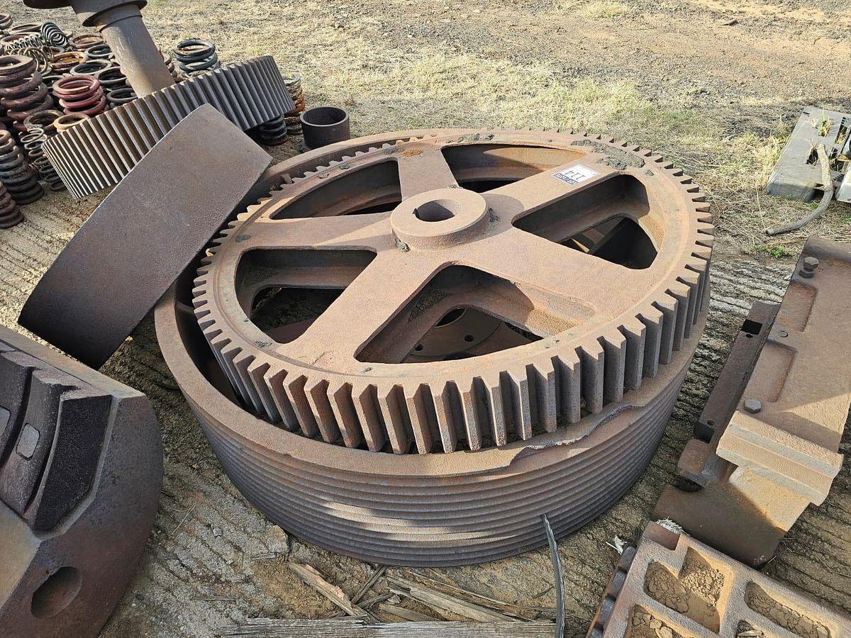 Used CRUSHER FLY WHEELS AND GEAR