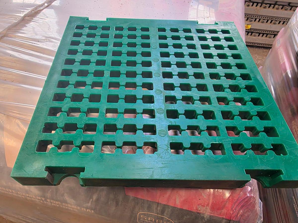 Used POLY DECK 305X305X305X30/15X15