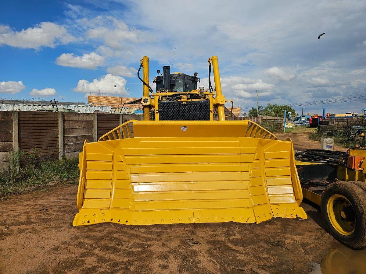 Used KOMATSU D155AX TRACKED DOZER - OPERATIONAL