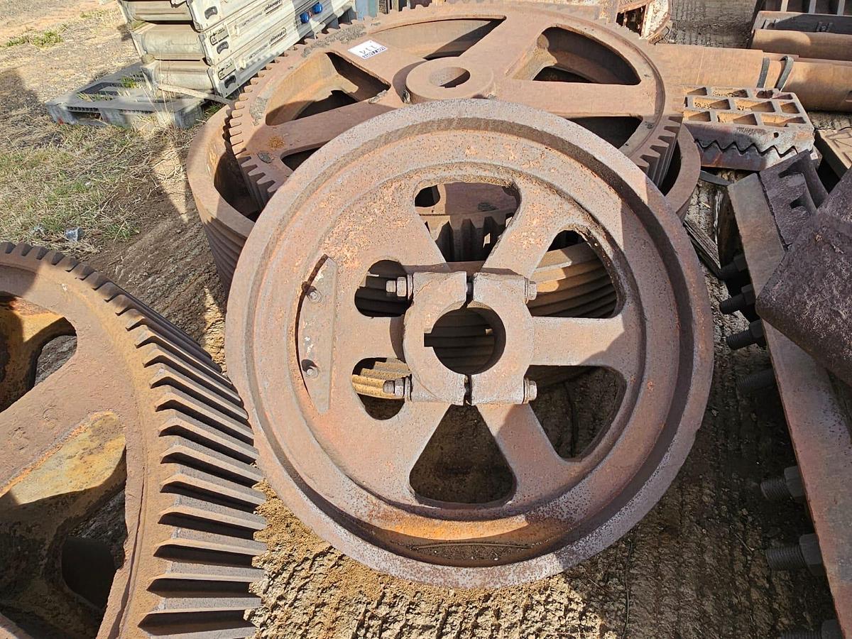 Used CRUSHER FLY WHEELS AND GEAR