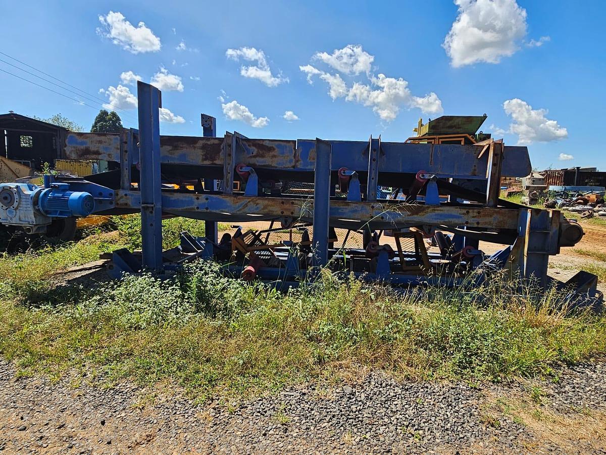 Used 1200 CONVEYOR BELT STRUCTURE ON SKIDS WITH 7.5 KW ELECTRIC MOTOR AND 1.18.96 RATIO GEARBOX 