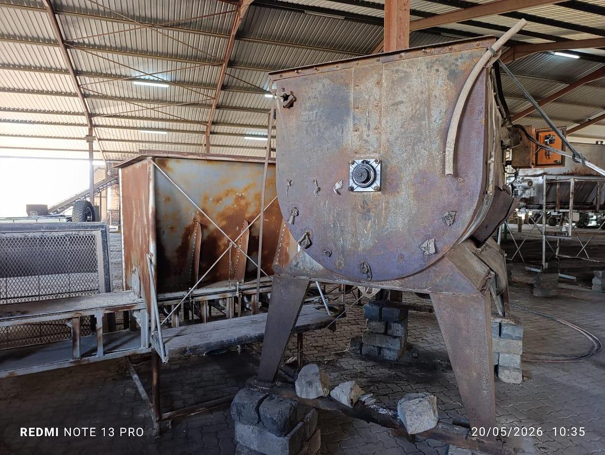 Used PADDLE MIXER WITH CONVEYOR STRUCTURES