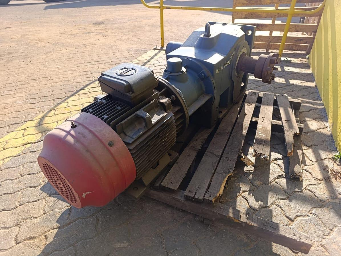 Used POWERPACK GEARBOX WITH ELECTRIC MOTOR