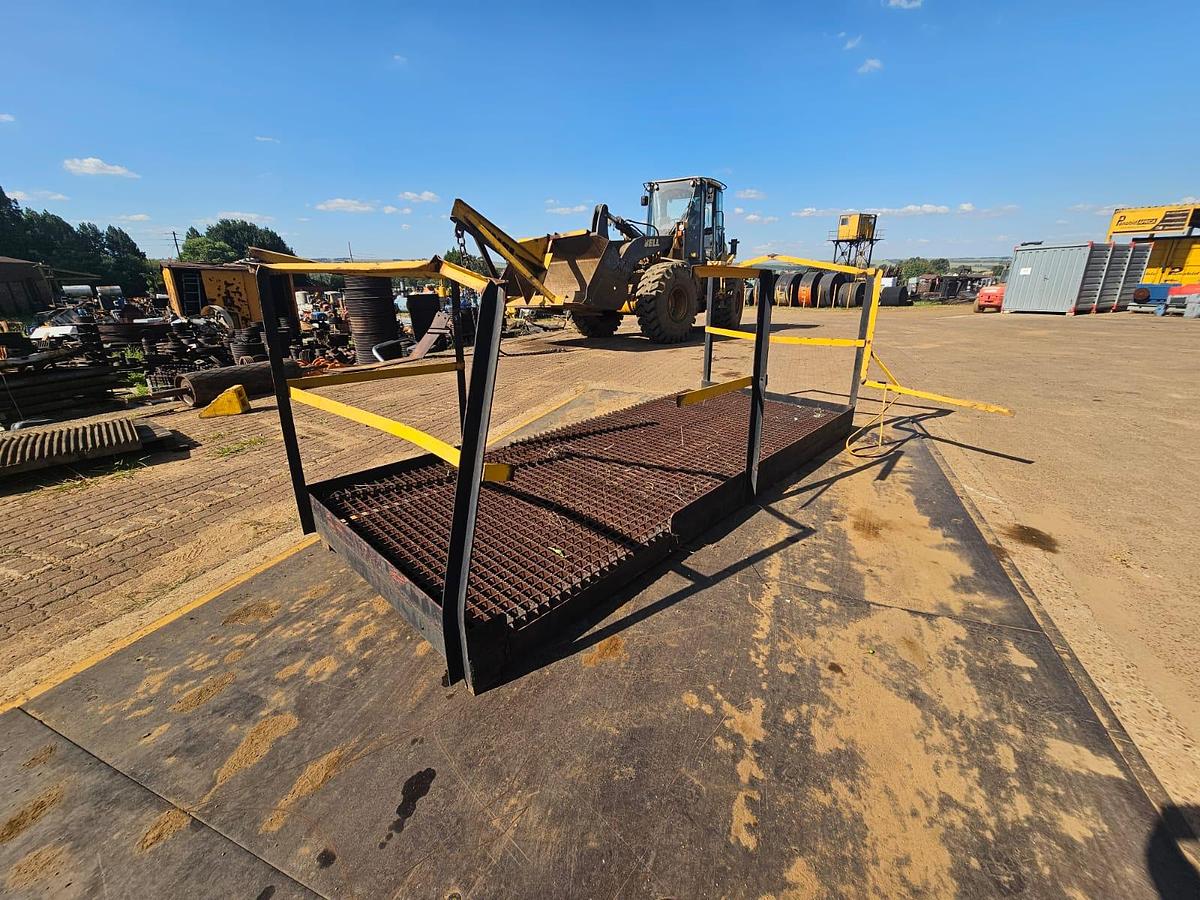 Used WALKWAY STRUCTURE WITH SIDE MOUNTS (USED)