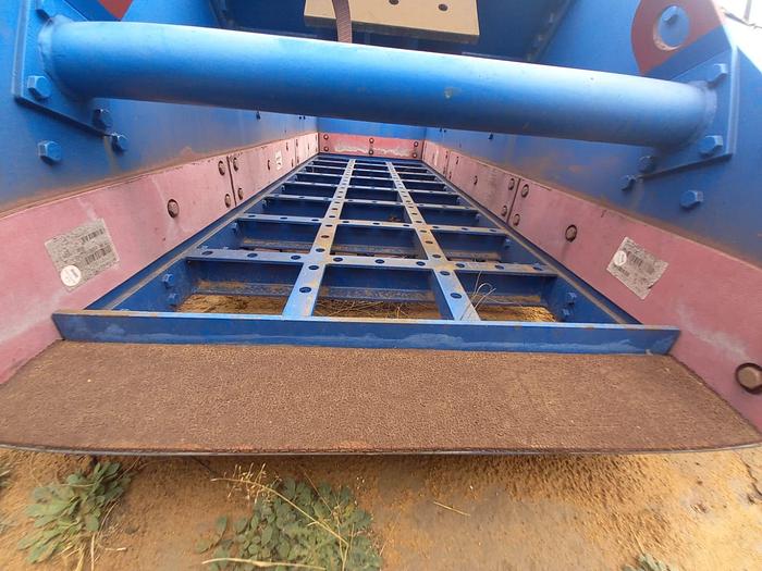 Used WEIR VIBRATING SCREEN WITH 2 X 2.3 KW DELTECH VIBRATING MOTORS (NOT TESTED)