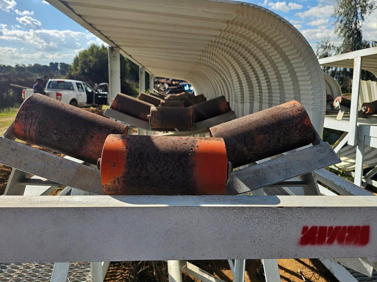 Used 1050 MM CONVEYOR STRUCTURE WITH ROOF