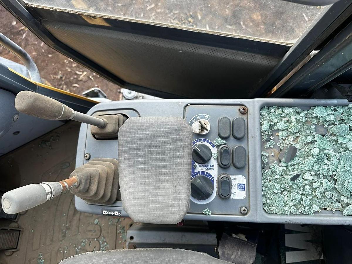 Used KOMATSU WA250-6 FRONT END LOADER - INOPERABLE