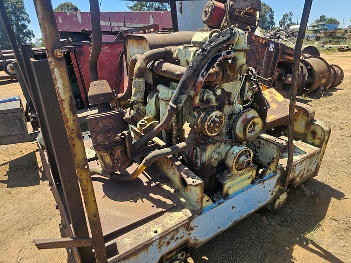 Used LOCOMOTIVE WITH 2 CYLINDER ENGINE (NOT TESTED)