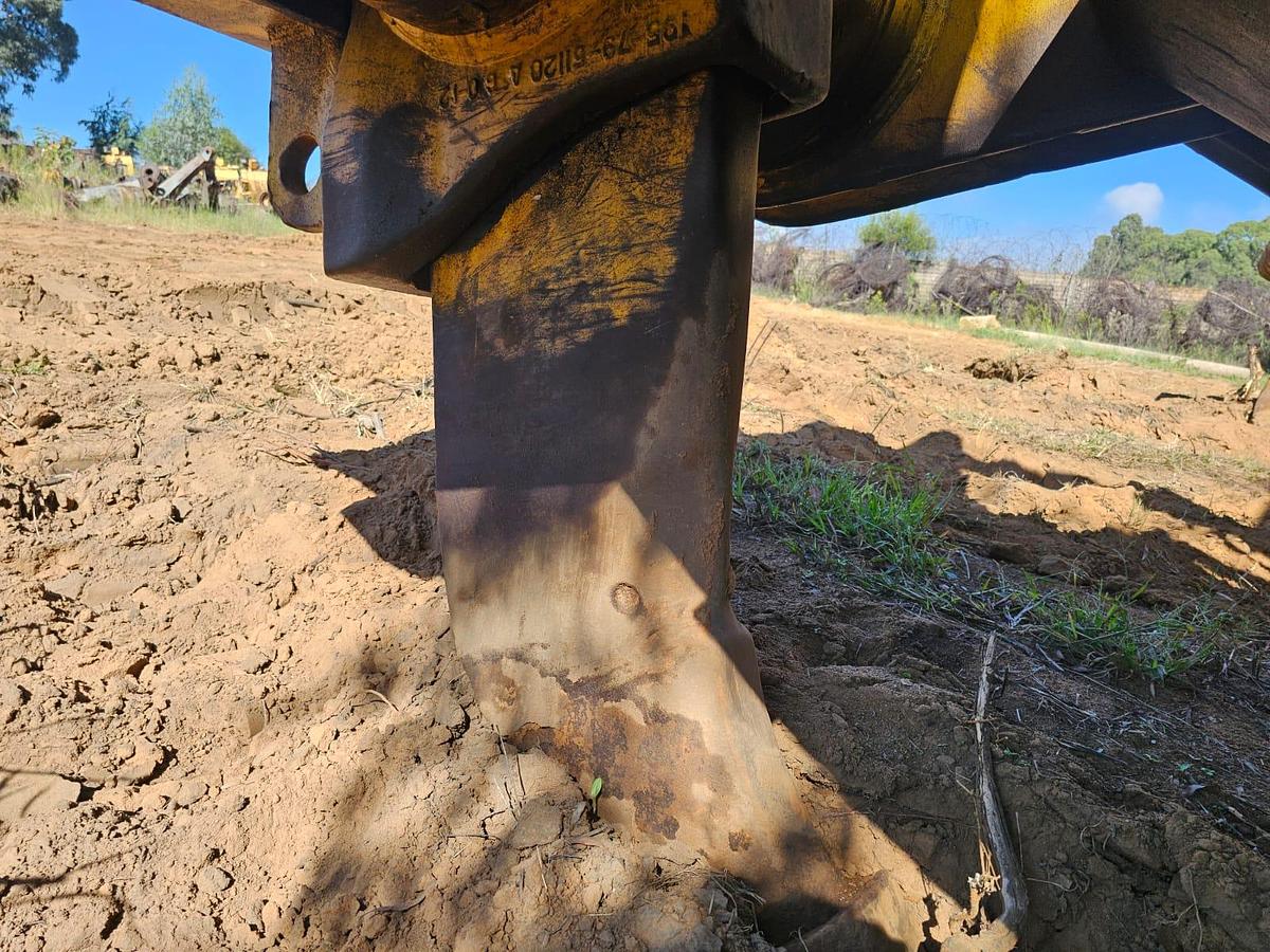 Used D375A KOMATSU DOZER (STRIPPING)