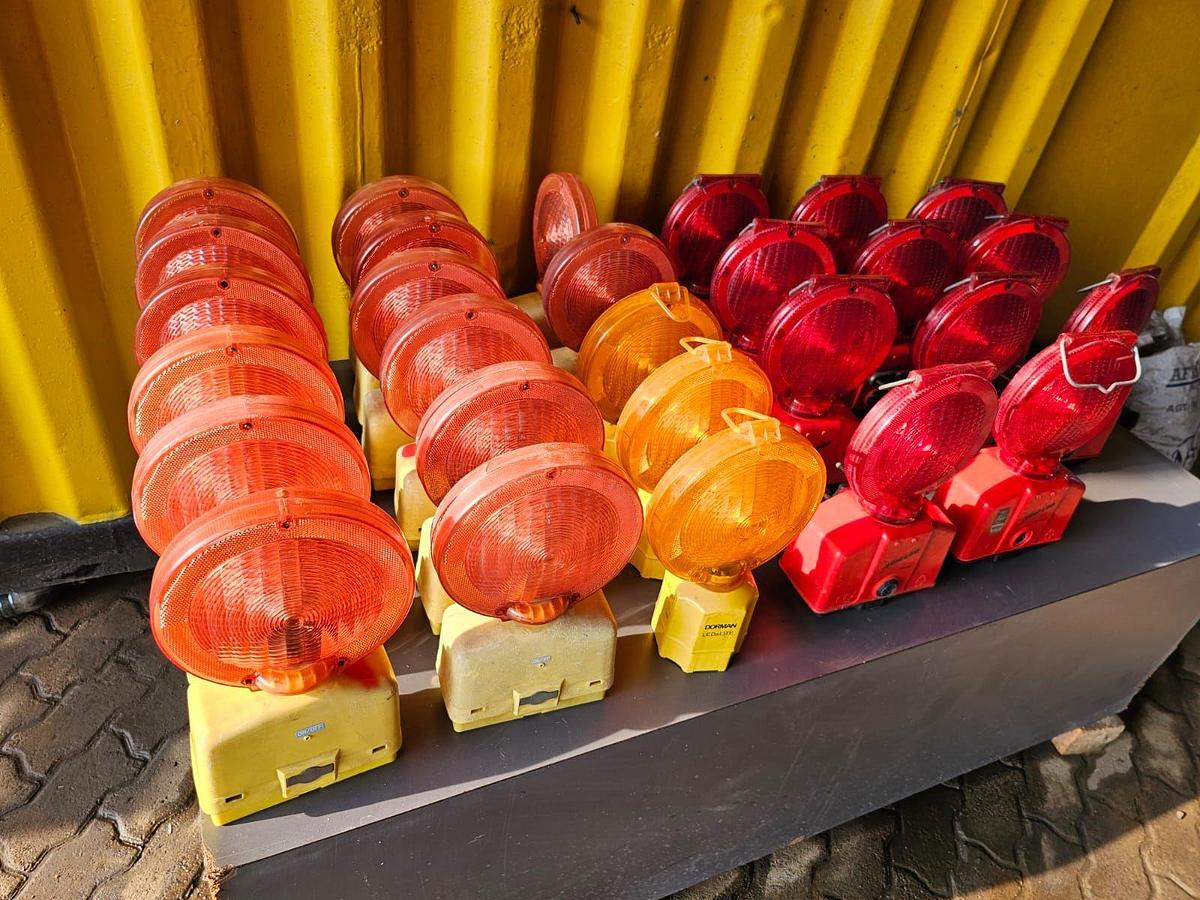 Used ROAD HAZARD WARNING LAMPS/LIGHTS