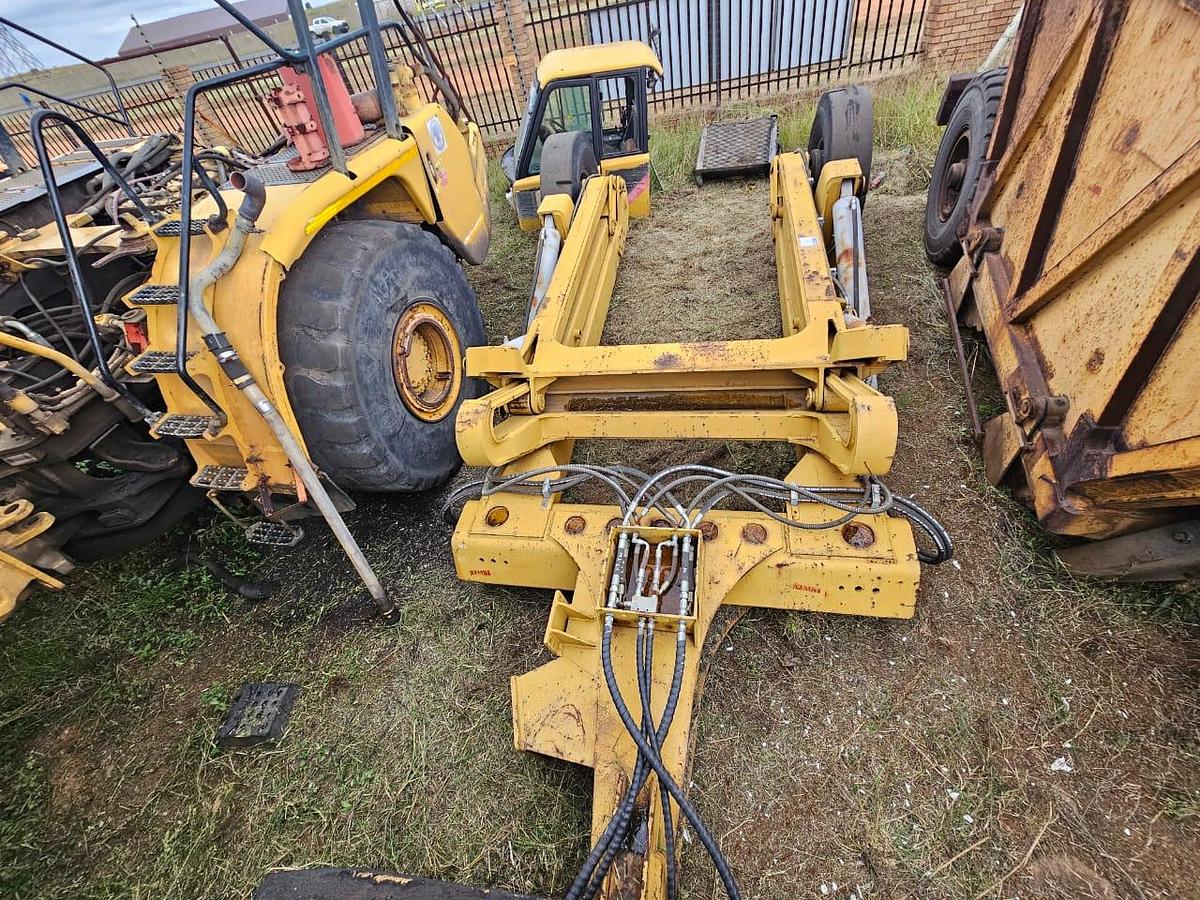 Used BIN HOOK TRAILER WITH LIFT CYCLINDERS