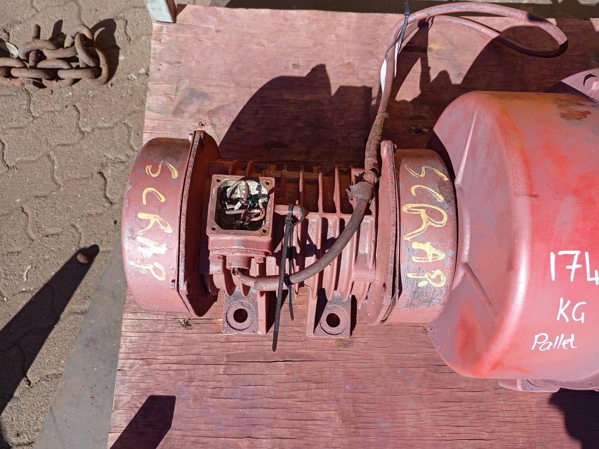 Used VIBRATING MOTOR 0.6KW 