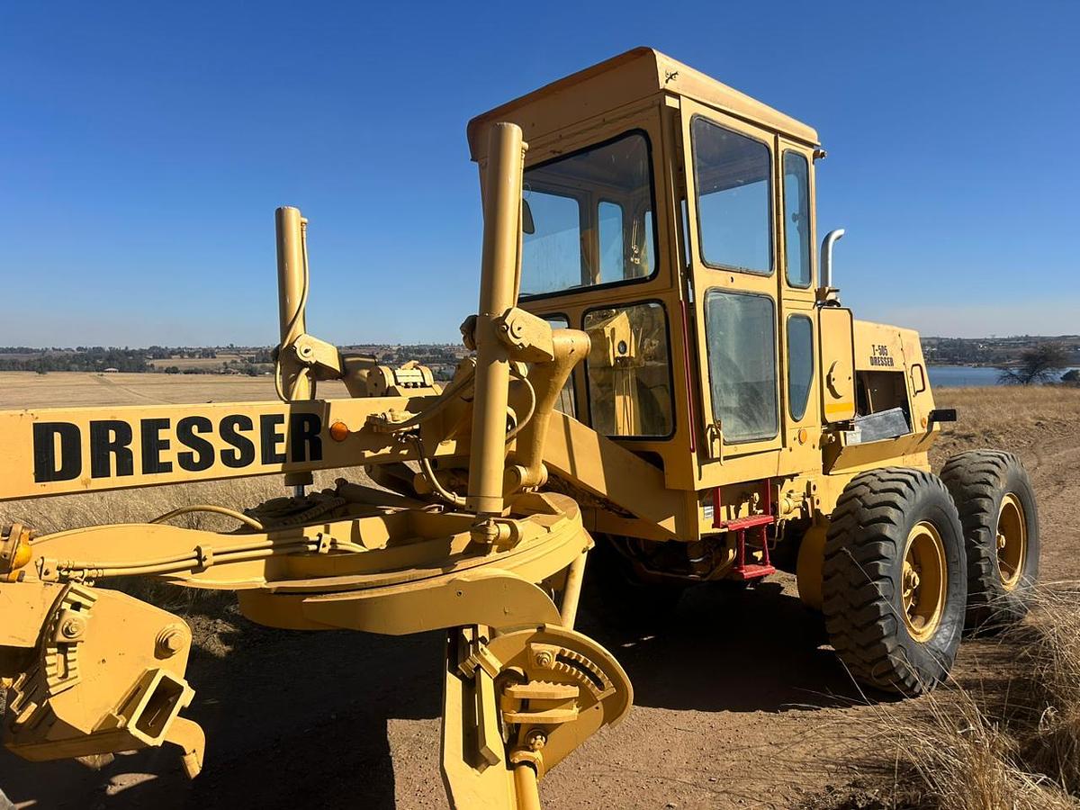 Used T505 DRESSER GRADER