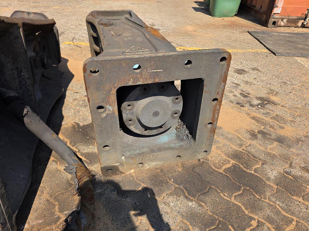 Used MSB HYDRALIC PECKERS BIG & SMALL (USED)