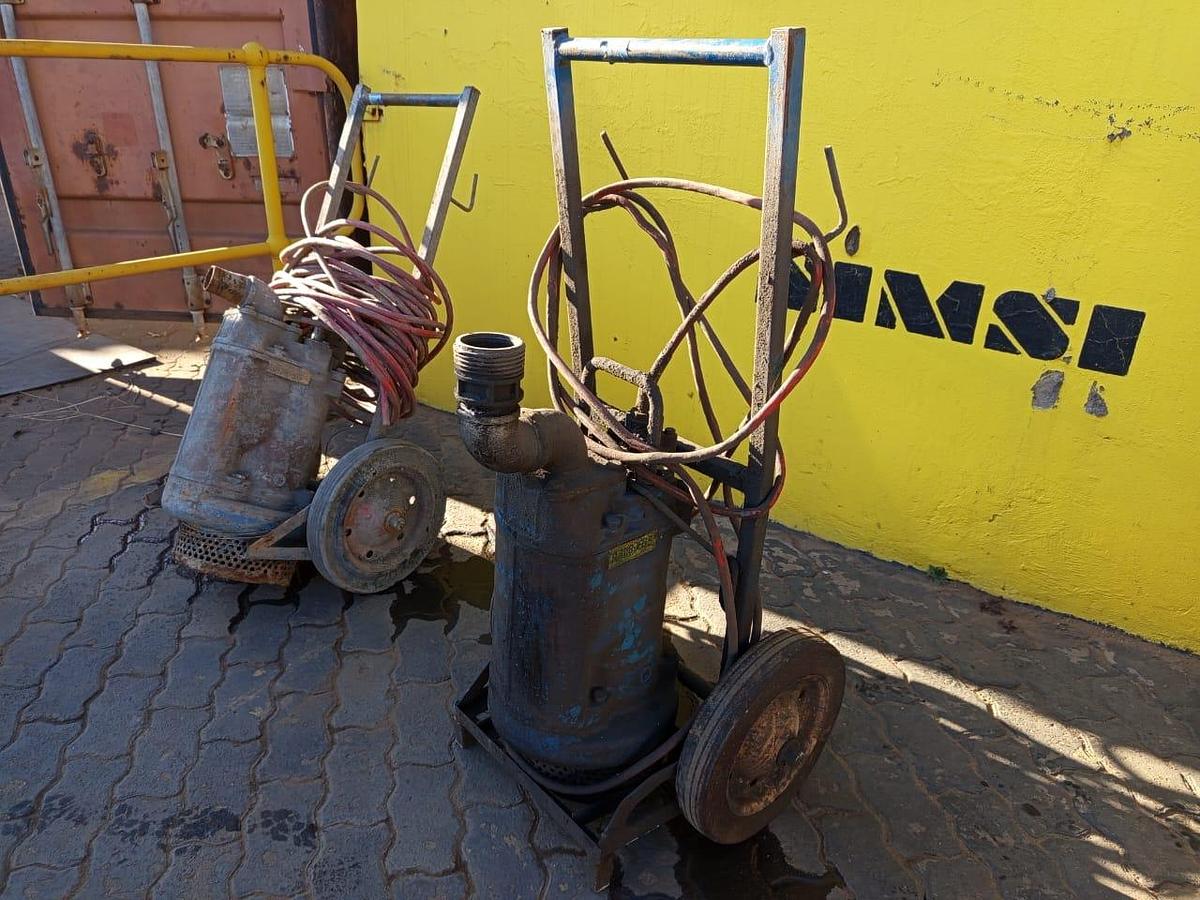 Used SUBMERSIBLE PUMP (NO PLATE)