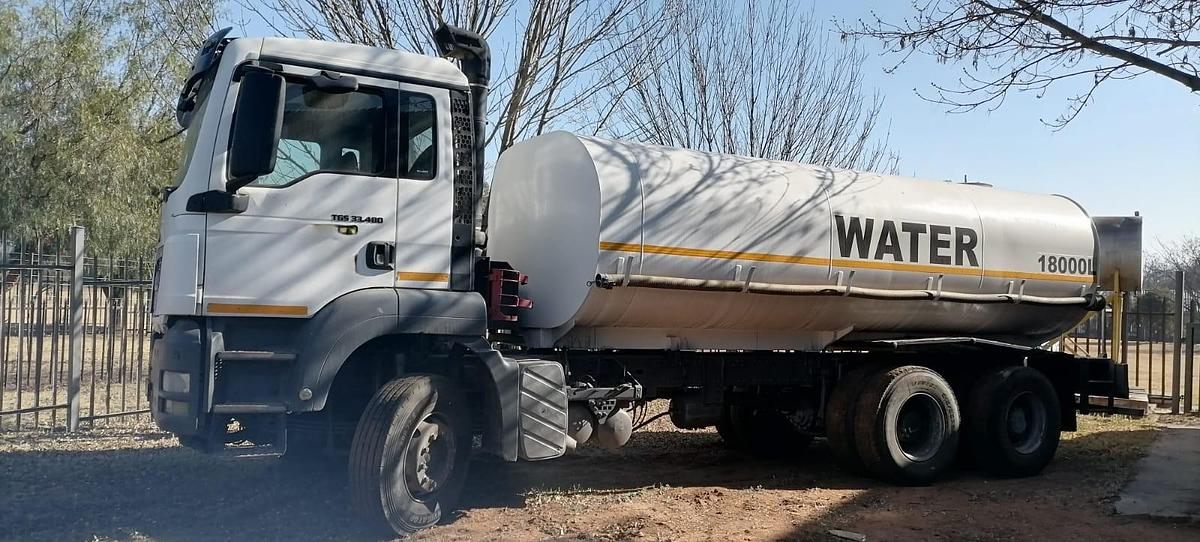 Used 18 000 LITRE WATER TRUCK