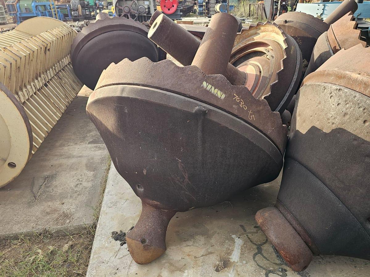 Used CONE CRUSHER HEAD CENTER & MAIN SHAFT