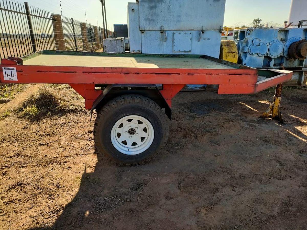 Used FLATBED TRAILER