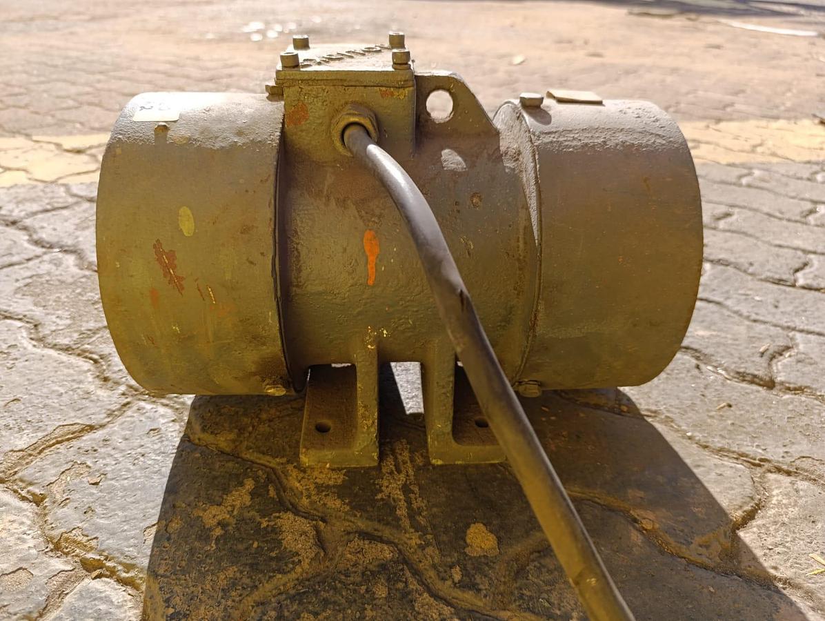 Used VIBRATING MOTOR 1.9KW