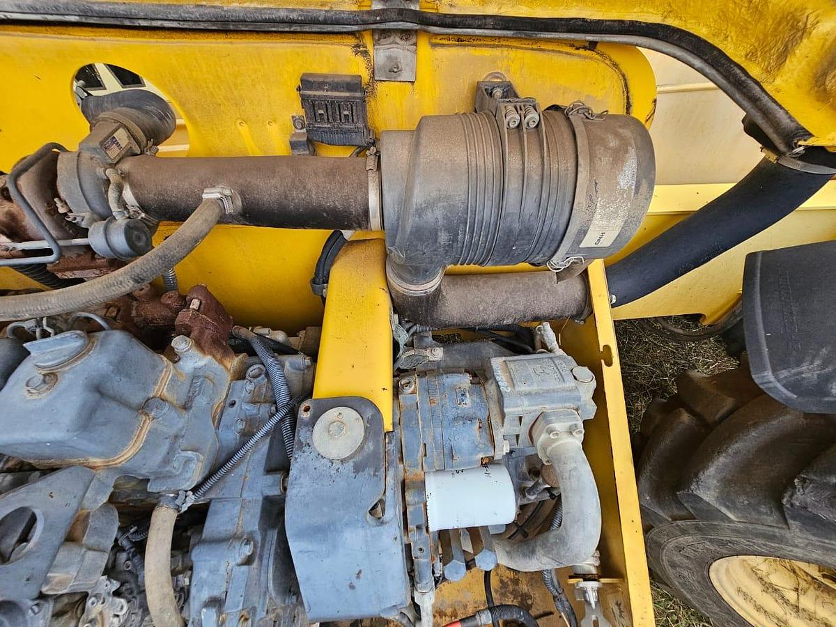 Used NEW HOLLAND LM1445 TELEHANDLER
