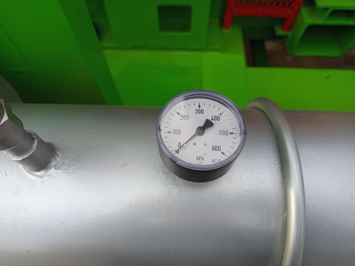 Used WATER PUMP ON A TRAILER WITH VOLVO ENGINE (BATTERIES NOT INCLUDED)