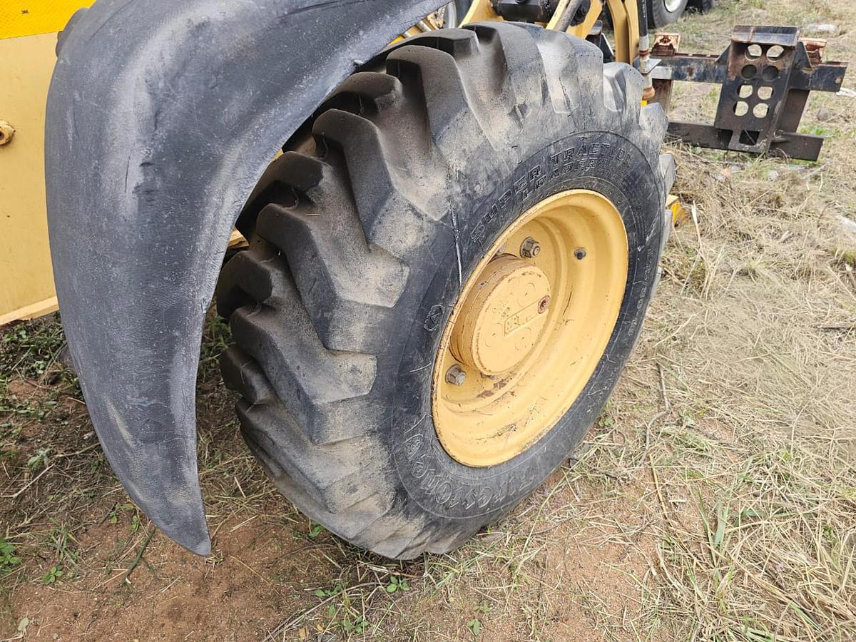 Used CATERPILLAR 902 WHEEL LOADER