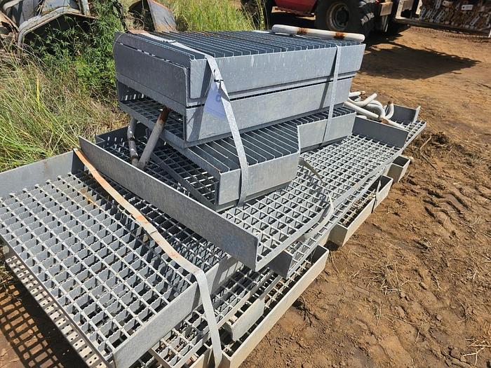 Used WALKWAY/MENTIS GRATING (VARIUS SIZES)