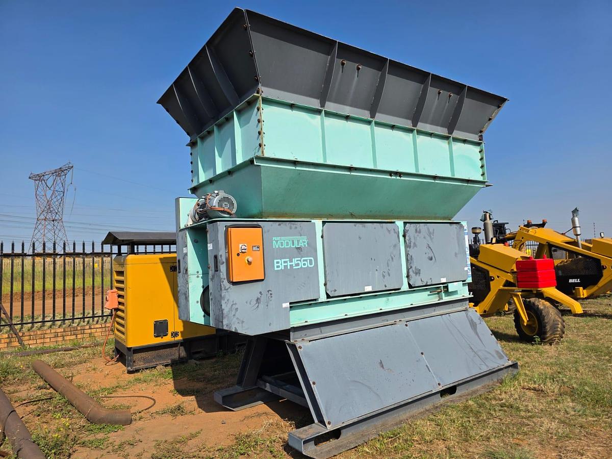 Used PILOT MODULAR BFH560 FEEDING BIN ON SKIDS 500MM CONVEYOR 3.5M