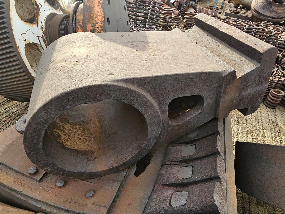 Used CRUSHER FLY WHEEL, TOGGLE PLATES AND HAMMER