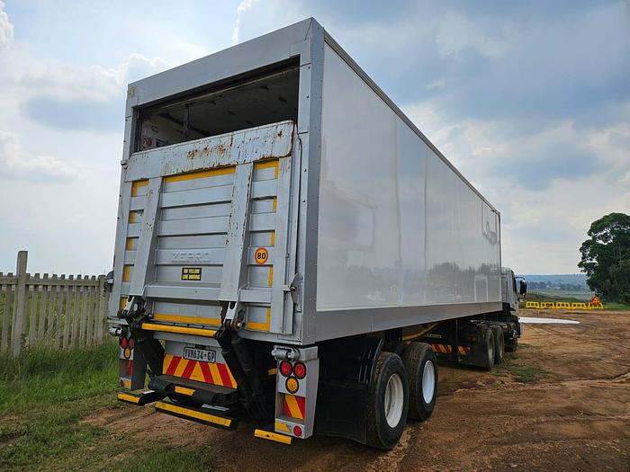 Used SERCO DOUBLE AXLE ISOLATED BODY TRAILER WITH RAVIOLI TAIL LIFT