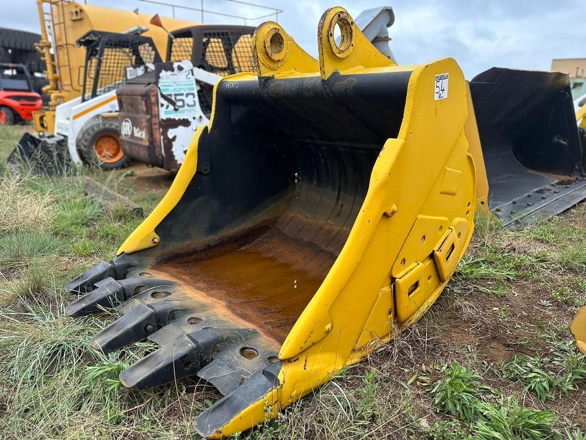 Used EXCAVATOR BUCKET 