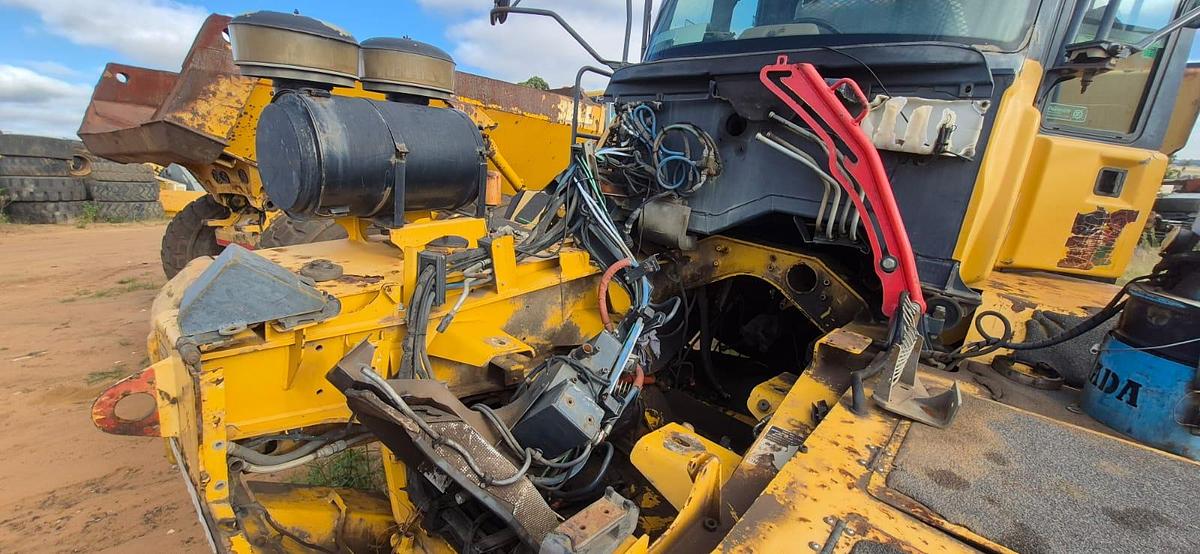 Used B40D (STRIPPING FOR PARTS)