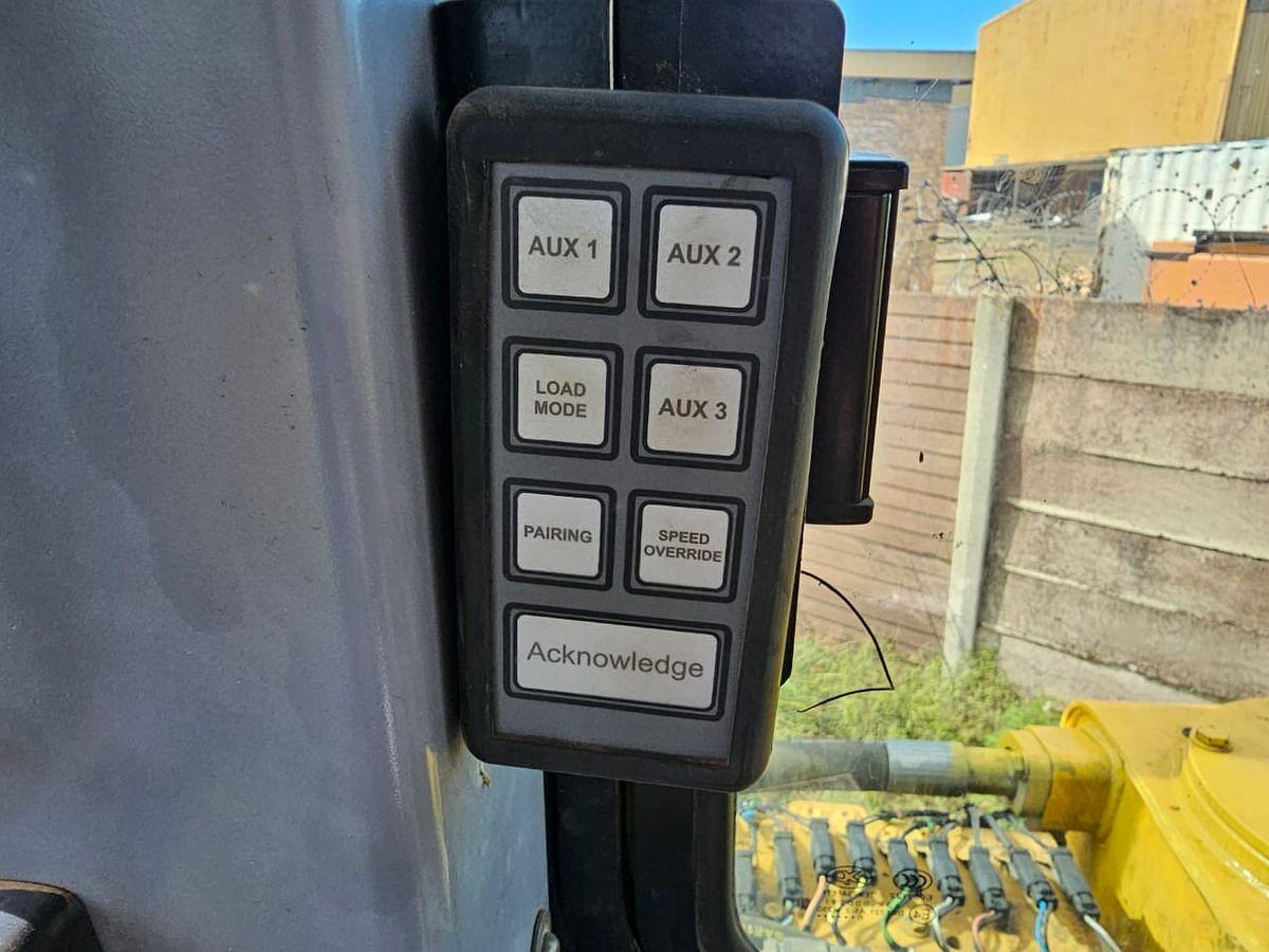 Used KOMATSU D155AX TRACKED DOZER - OPERATIONAL